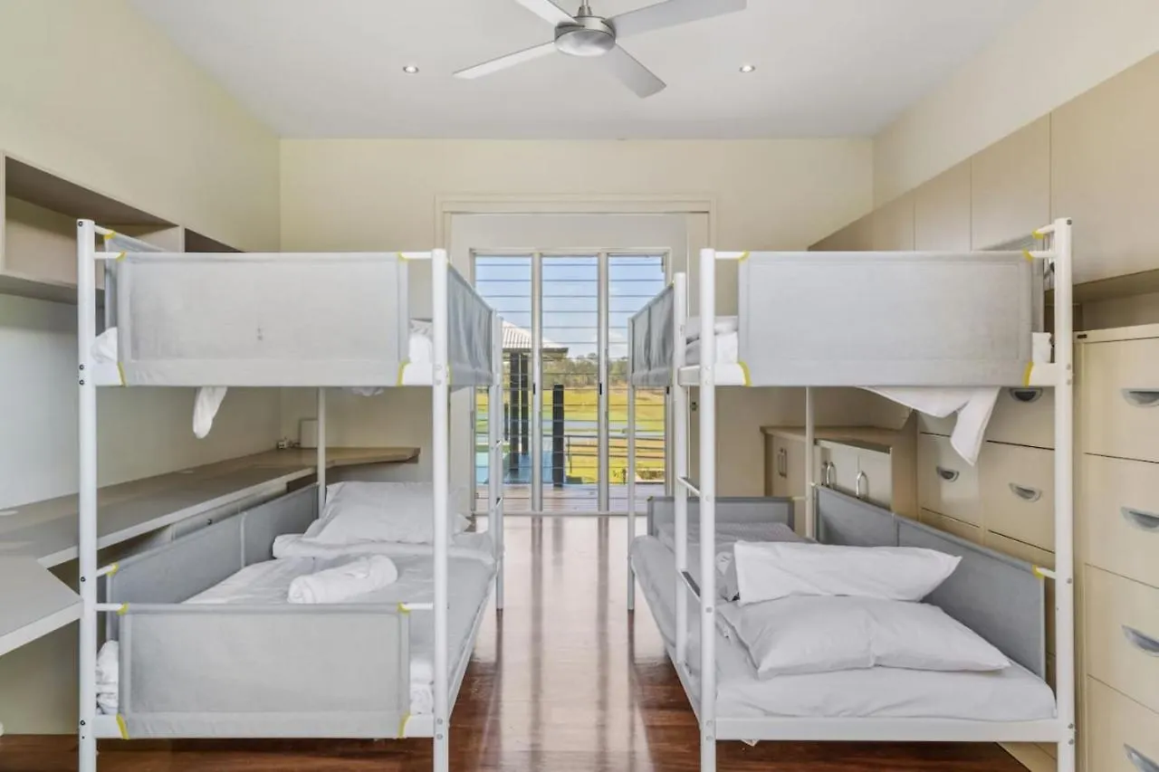 Mountain Majesty With Poolside Relaxing Getaway Villa Tamborine Holiday home