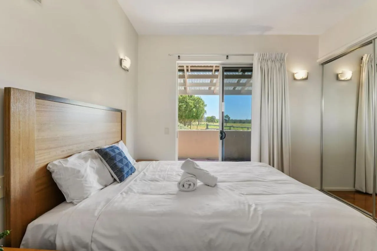 Mountain Majesty With Poolside Relaxing Getaway Villa Tamborine