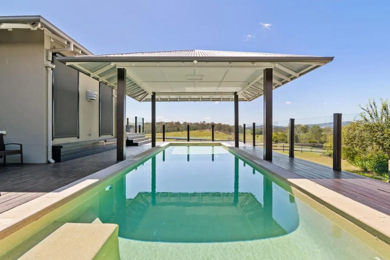 Mountain Majesty With Poolside Relaxing Getaway Villa Tamborine